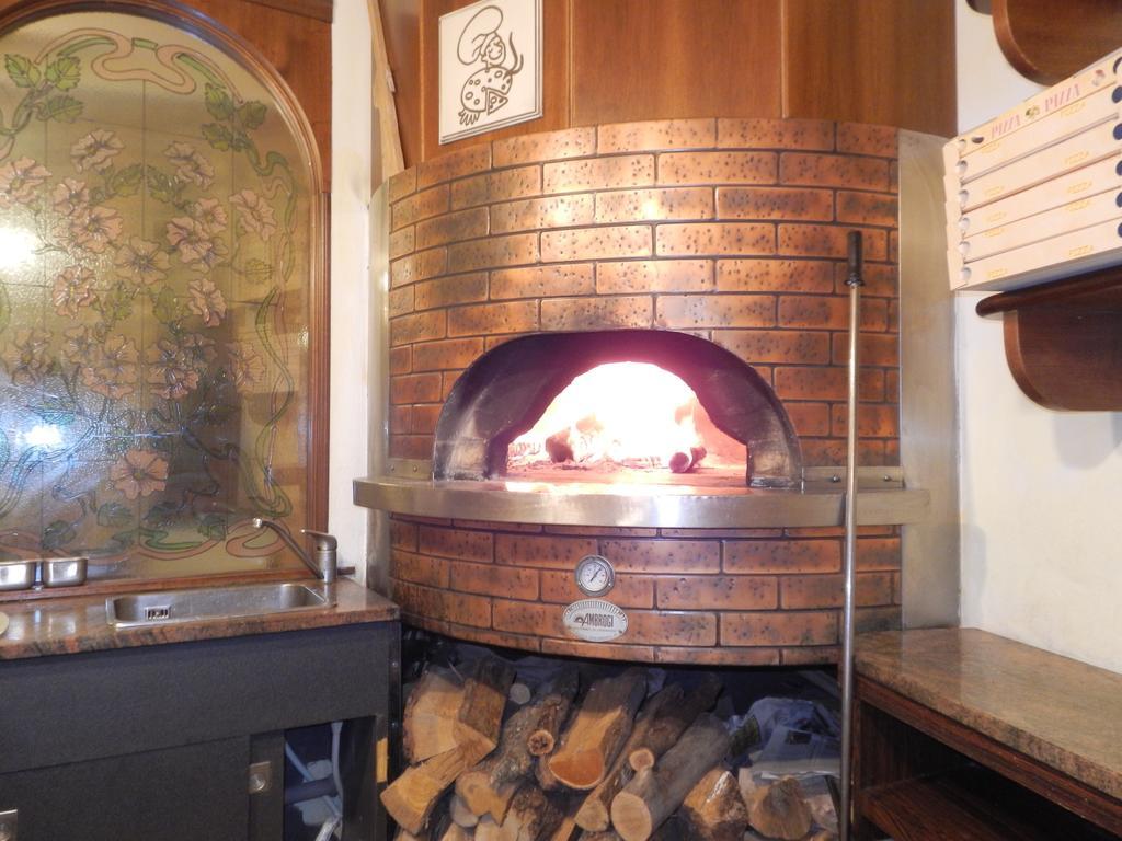 Risthotel Pizzeria Italia Godiasco Exterior photo